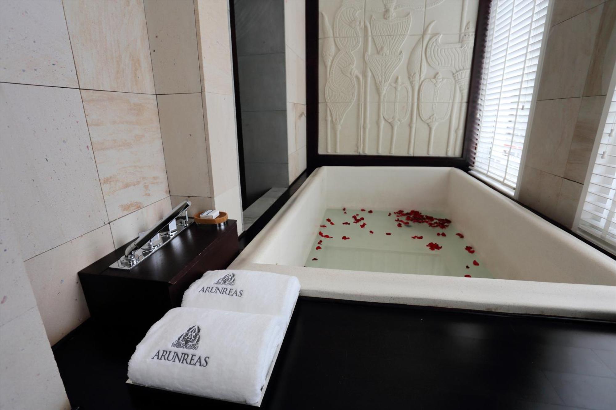 Arunreas Hotel Phnom Penh Phòng bức ảnh